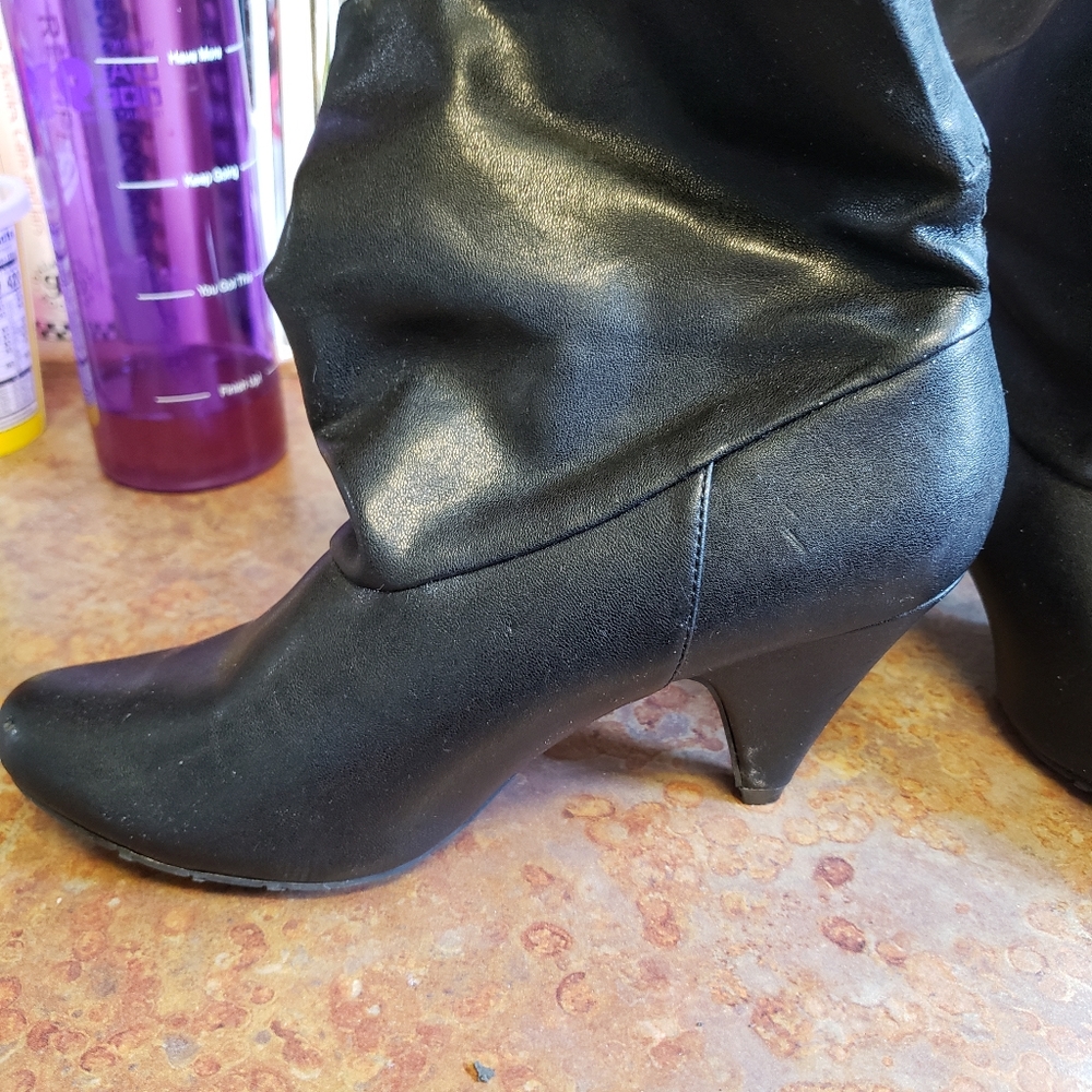 Boots - Picture 3 of 4